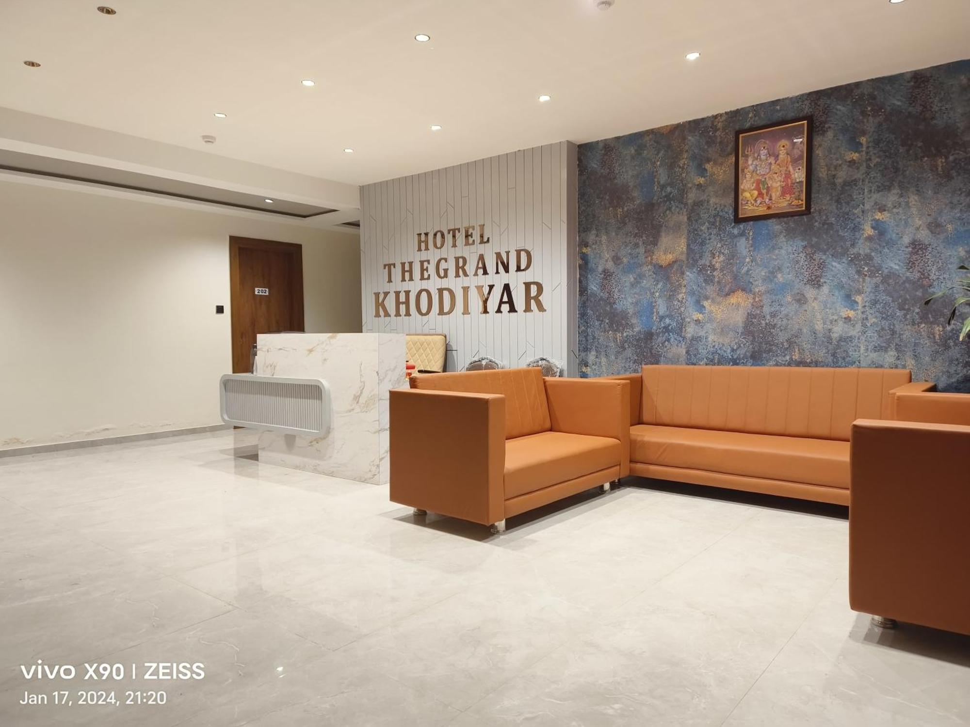 Hotel The Grand Khodiyar Visnagar Exterior foto