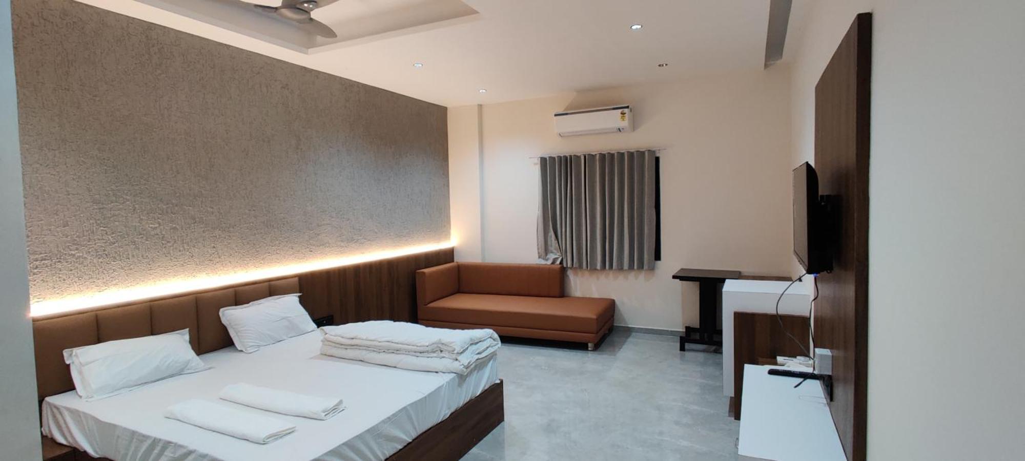 Hotel The Grand Khodiyar Visnagar Exterior foto